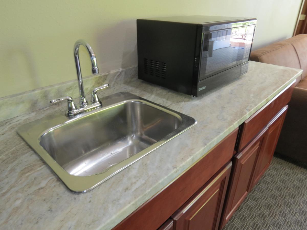 Edgewater Hotel And Suites Put-in-Bay Bagian luar foto