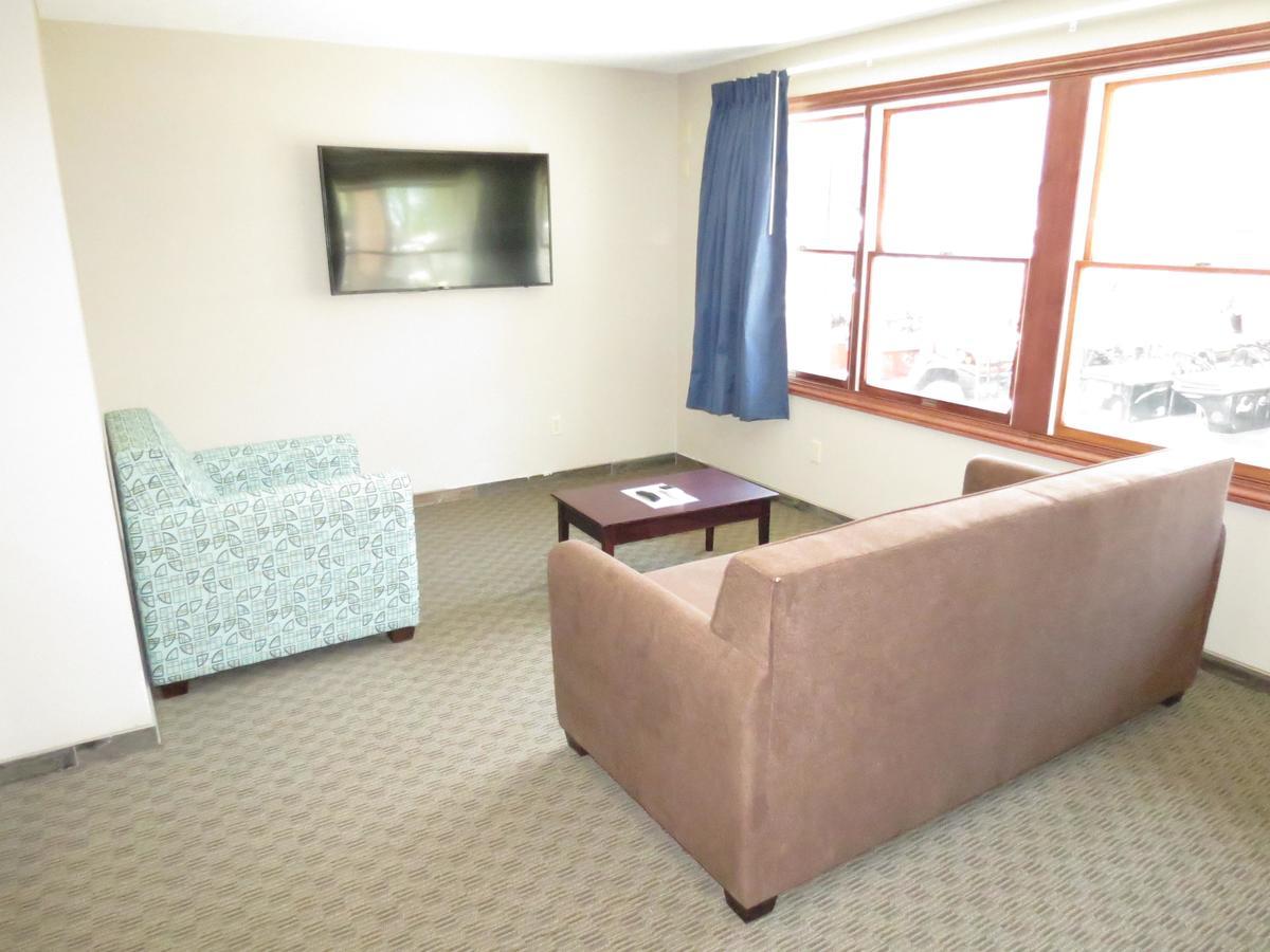 Edgewater Hotel And Suites Put-in-Bay Bagian luar foto